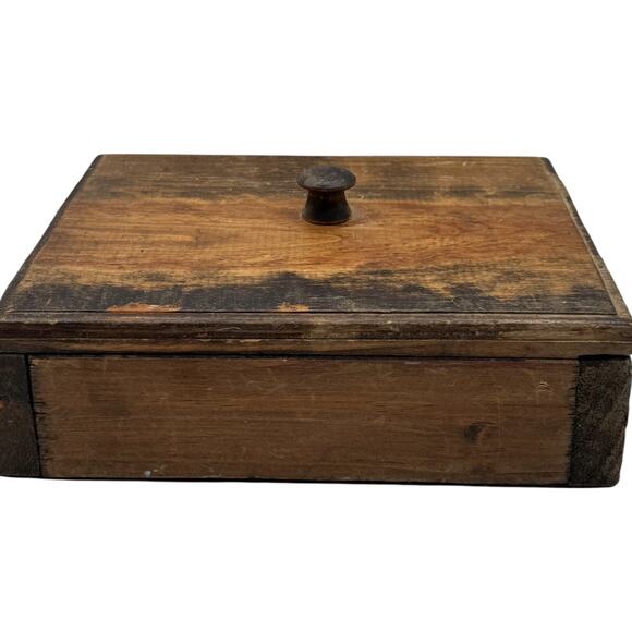 Primitive Wooden Box with Lid Handmade 9" x 7" Rustic Basic Weathered Wood Vtg - Picture 1 of 16